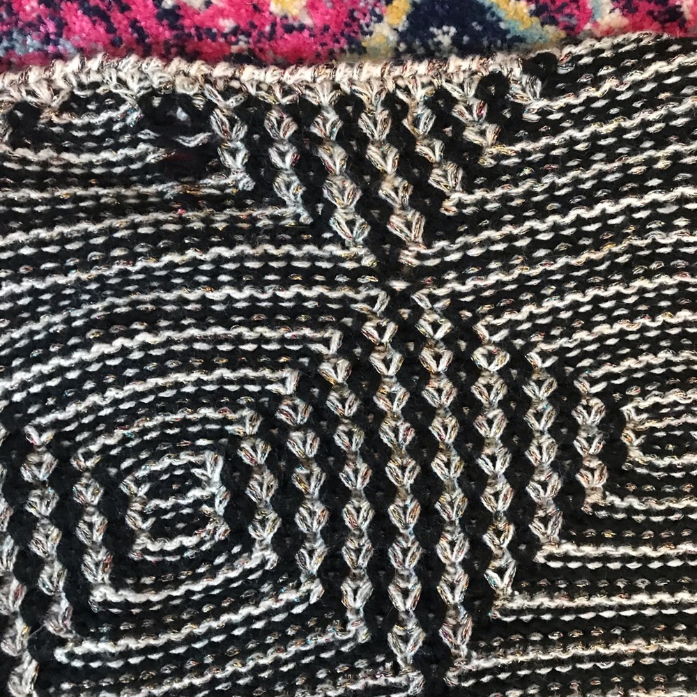 Adorable Knit Sweater - Picture 4 of 4